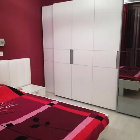 Apartman Luxury Apartment, Great Location